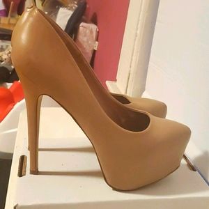Steven Madden Nude Pumps